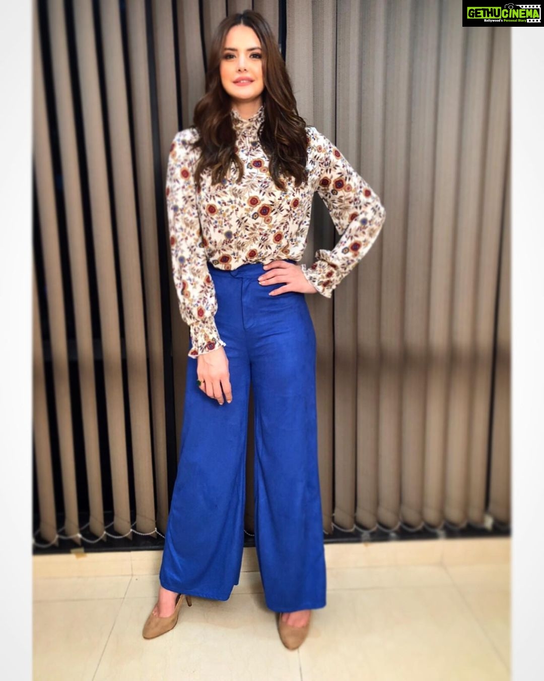 Zareen Khan Instagram - 🌀🌀🌀 Top & Pants - @srstore09 MakeUp - @makeupbyreshmerchant Hair - @hairstories_byseema Styled by @shrushti_216 Managed by @ronitasharmarekhi #ZareenKhan