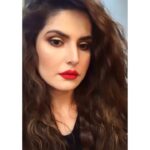 Zareen Khan Instagram - 💋 Make up - @bijoyjeet.saikia Hair - @manojchavan61 #BigHair #MessyHair #RedLips #ZareenKhan #WeekendVibes