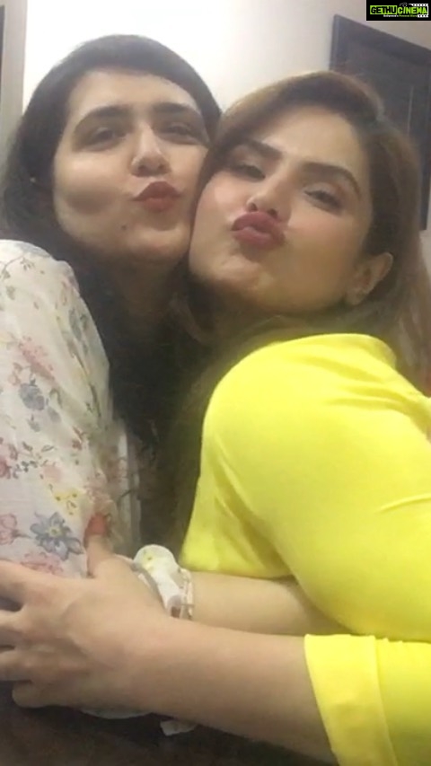 Zareen Khan Instagram - We have no brother ... it’s just the 2 of us. So every year my baby sister ties me Rakhi on RakshaBandhan bcoz she feels who needs a brother when she has such an amazing sister. 💪🏻😄 #HappyRakshaBandhan #ZareenKhan