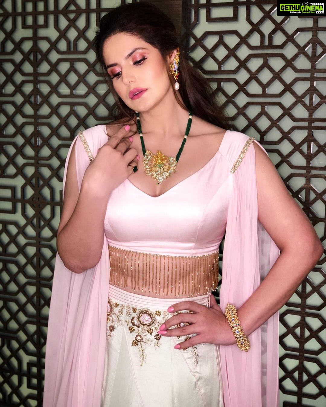 Zareen Khan Instagram - For @zirconiafromswarovski @swarovskigemvisions 💎 Outfit - @asifmerchant @asifmerchantofficial MakeUp - @makeupbyreshmerchant Hair - @tinamukharjee Managed by @ronitasharmarekhi #AboutLastNight #Swarovski #GJCNight #ZareenKhan