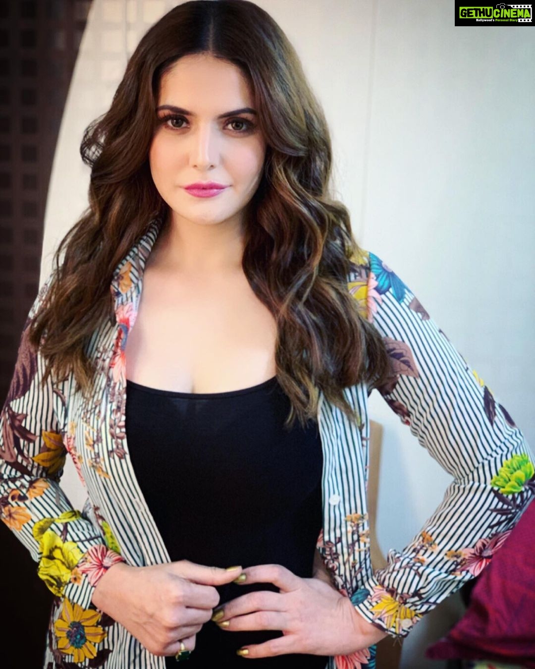 Zareen Khan - 279.3K Likes - Life has many ways of testing a person’s will,
Either by having nothing happen at all or by having everything happen all at once - PAULO COELHO
#WednesdayWisdom #ZareenKhan