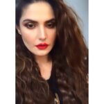 Zareen Khan Instagram - 💋 Make up - @bijoyjeet.saikia Hair - @manojchavan61 #BigHair #MessyHair #RedLips #ZareenKhan #WeekendVibes
