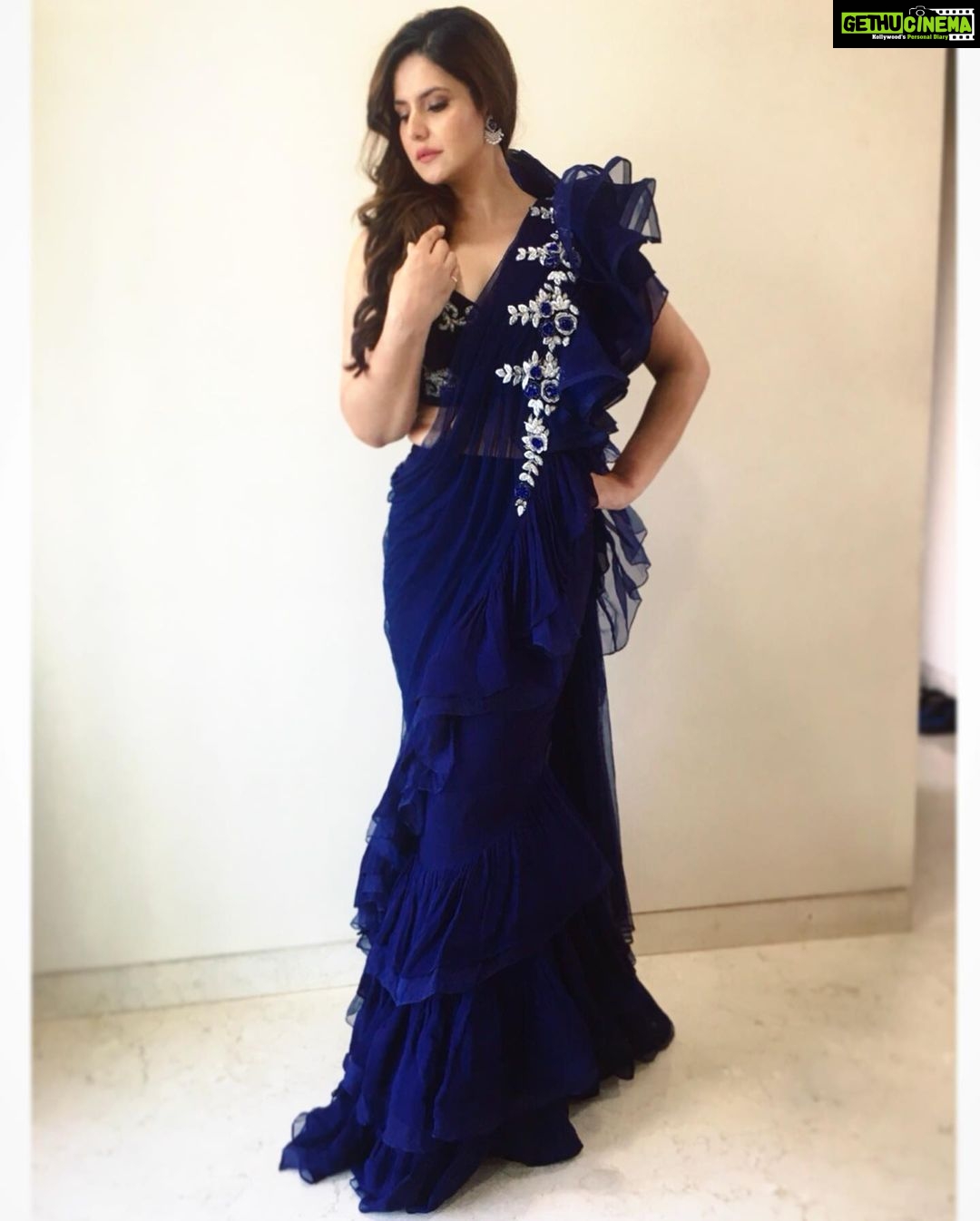 Zareen Khan Instagram - 🧜🏻♀️ #Lategram #ZareenKhan @archanakochharofficial