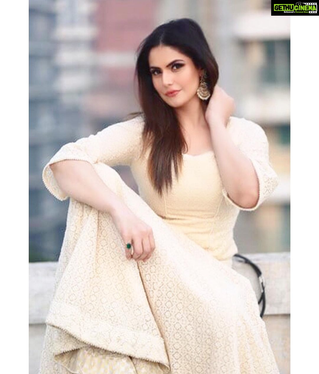 Zareen Khan Instagram - 🕊 📸 - @faizialiphotography HMU - @tush_91 #ZareenKhan