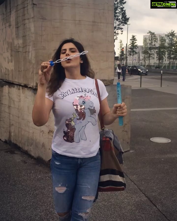 Zareen Khan Instagram - 🦄 #WhenYouAreHappyAndYouKnowItBlowBubbles #NeverGrowUp #HappyHippie #KeepWandering #ZareenKhan