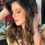 Zareen Khan Instagram - 🍀 Outfit @zara Jewellry @minerali_store Makeup @niccky_rajaani Hair @manojchavan61 Styled by @vibhutichamria Assisted by @robybathla #ZareenKhan