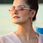 Zareen Khan Instagram - Thinking about the next destination of my trip 🤩 HMU & 📸 - @rishabskhanna #JeepBollywoodTrials #TravelWithZareen #TravelDiaries #WanderLust #HappyHippie #ZareenKhan @dbhatnagar @jeepindia