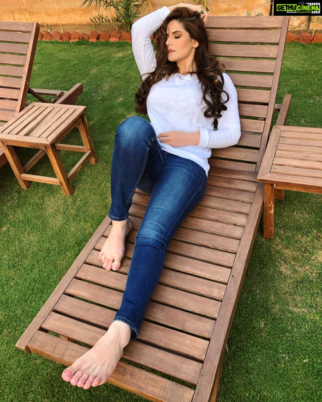 Zareen Khan Instagram - EXPECTATION Vs REALITY ! #ZareenKhan