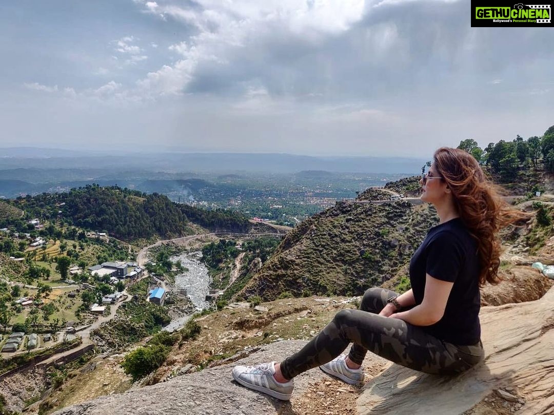 Zareen Khan Instagram - ATTRAVERSIAMO ✨ #Dharamshala #HimachalPradesh #NorthIndia #IncredibleIndia #TravelWithZareen #WanderLust #HappyHippie #ZareenKhan 📸 - @suryachaturvedi