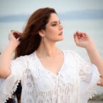 Zareen Khan Instagram - 🕊 #LookingForwardToTheWeekendLike #Goa #JeepBollywoodTrials #WanderLust #HappyHippie #TravelWithZareen #ZareenKhan HMU & 📸 - @rishabskhanna