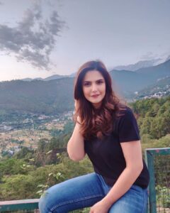 Zareen Khan Instagram - Hum Bhi Akele Tum Bhi Akele 🎭
#Mansi #HBATBA @harishvyas22 @faroukhmistry @theanshumanjha @ankur_chikara_ @parvati.singh.14811 
#Dharamshala #TravelWithZee #Wanderlust #HappyHippie #ZareenKhan
📸 - @suryachaturvedi