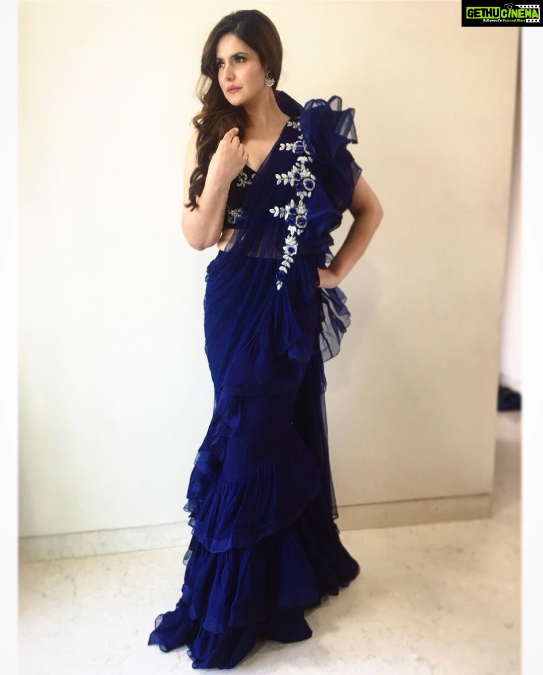 Zareen Khan Instagram - 🧜🏻♀️ #Lategram #ZareenKhan @archanakochharofficial