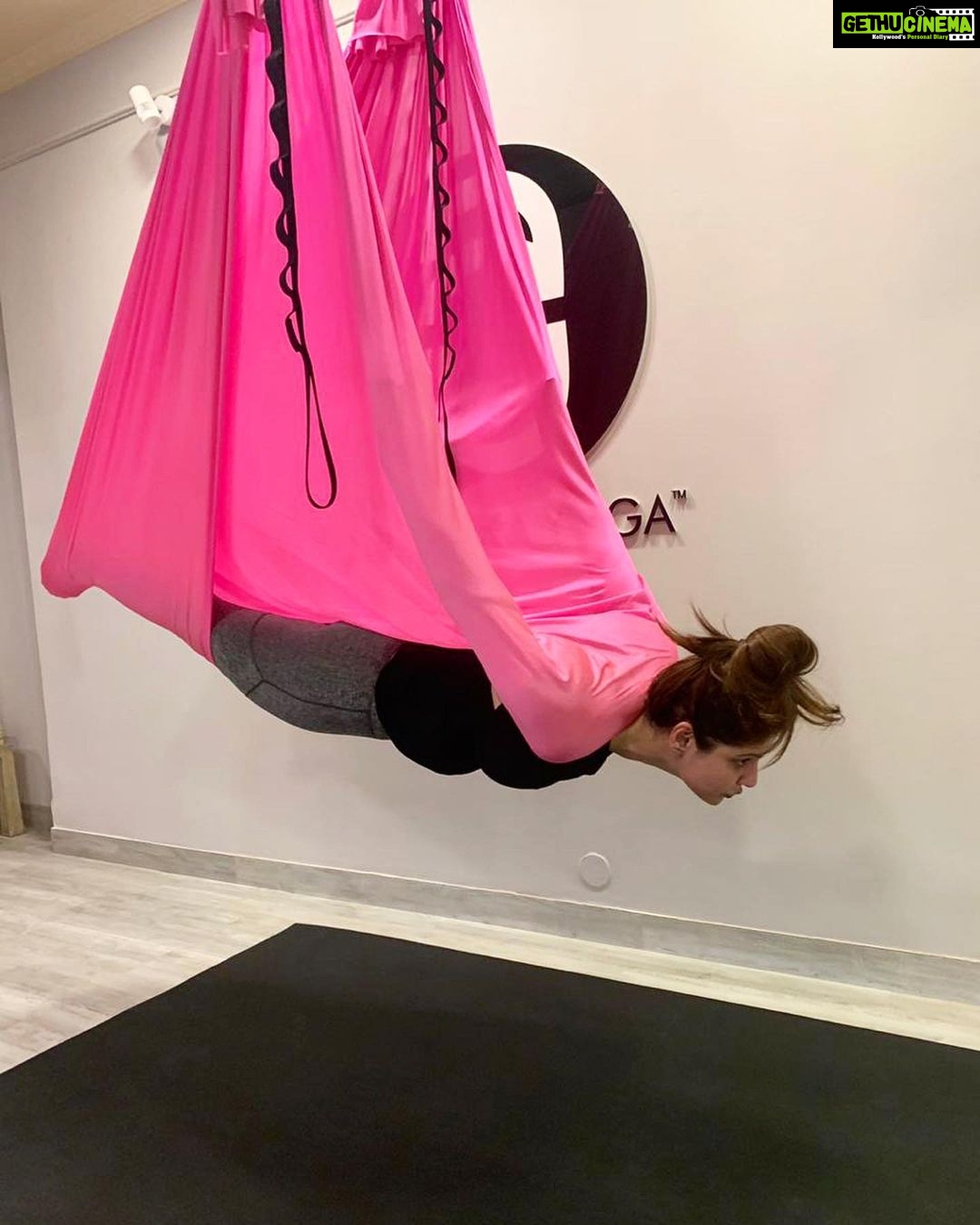 Zareen Khan Instagram - Just hanging out at @anshukayoga 🧘🏻♀️ #MondayMotivation #Yoga #YogaGirl #AerialYoga #FlyFit #ZareenKhan