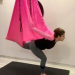 Zareen Khan Instagram - Just hanging out at @anshukayoga 🧘🏻‍♀️ #MondayMotivation #Yoga #YogaGirl #AerialYoga #FlyFit #ZareenKhan