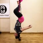 Zareen Khan Instagram - India has gifted us with so many great things and teachings ... one of them being Yoga. 🧘🏻‍♀️ It’s sad tht we’ve forgotten all about the benefits of Yoga inspite of it originating in India. It’s time v get back to our roots and inculcate Yoga in our lives bcoz it’s the only form of exercise that heals your body externally as well as internally. I wanna thank my teacher @anshukayoga for being with me on this beautiful journey of Yoga 🤗 Thank u @bodyholics for helping me get her.😋 #InternationalYogaDay #IDY2019 #InternationalDayOfYoga #Yoga #ayush #yogaday2019 #zindagirahekhush #anshukayoga #ZareenKhan @ministryofayush @narendramodi