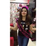 Zareen Khan Instagram - Thank you all for the birthday wishes ! ♥️✨🙏🏻 #Lategram #BirthdayCelebrations #LaFamilia #FriendsLikeFamily #ZareenKhan