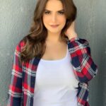Zareen Khan Instagram - Hair & Makeup on point ! Thank u @rishabskhanna 💙 #Checks #Casuals #Denims #OOTD #ZareenKhan