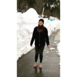 Zareen Khan Instagram - This is not some foreign destination but our very own India. 🇮🇳 Experienced snowfall properly for the very first time and it felt surreal. Moments like these are so precious esp. when they are with your loved ones. ❤️ And as you can see , it made me feel like a kid at a candy store ! Watch Full Video on #IGTV. Video Courtesy - @bodyholics #Manali #HimachalPradesh #IncredibleIndia #Snow #Snowfall #TravelWithZareen #WanderLust #HappyHippie #ZareenKhan #ThrowbackThursday #TbT