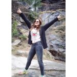 Zareen Khan Instagram - This HEART of MINE was made to TRAVEL this WORLD ! ❤️ #Manali #HimachalPradesh #IncredibleIndia #TravelWithZareen #NatureAtItsBest #NatureAddict #Wanderlust #HappyHippie #ZareenKhan