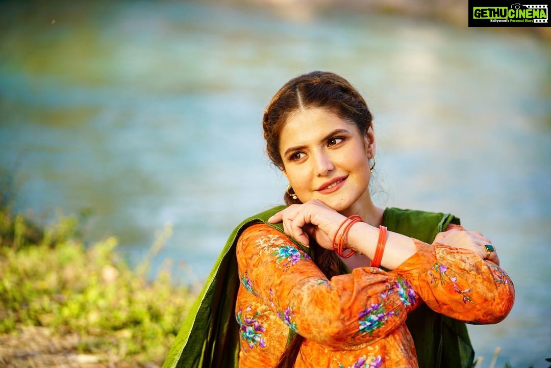 Zareen Khan Instagram - 🍁 #Daaka #FilmingNow #SirhindCanal #Punjab #SaddaPind #NatureAtItsBest #NoFilter #ZareenKhan @harjeetsphotography @harryrajput64 @bosebabita