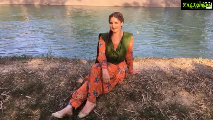 Zareen Khan Instagram - 🍁 #Daaka #FilmingNow #SirhindCanal #Punjab #SaddaPind #NatureAtItsBest #NoFilter #ZareenKhan