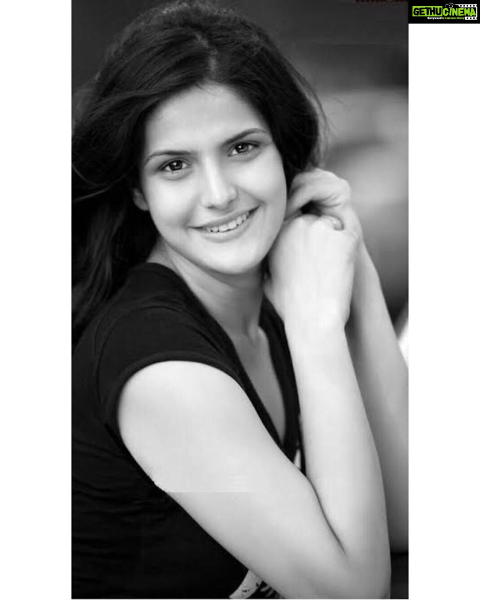 Zareen Khan Instagram - 📸 - @munnasphotography ! #2008 #BlackAndWhite #NoMakeUp #ThrowbackTuesday #TbT #ZareenKhan