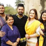 Zareen Khan Instagram - So much happiness in one frame 💛 #Repost @ronitasharmarekhi . . . . . And finally with the man himself @gippygrewal sir making us feel at home! Superstar Actor yet always sharing jokes on set and making us all laugh. What a great working atmosphere. This pic we must frame and keep. . . . . #onset #daaka #gippygrewal #zareenkhan #movie #shoot #agentron #picoftheday #punjabi #punjabifilm #punjab