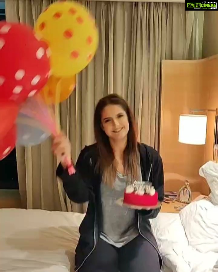 Zareen Khan Instagram - Woman’s Day celebrations continue with Zee Squad💥 @ronitasharmarekhi @tush_91 @bosebabita Esp. Thanks to #Rumana for the awesome cake and balloons ❤️ #HappWomansDay #ZeeSquad #Celebrations #ZareenKhan