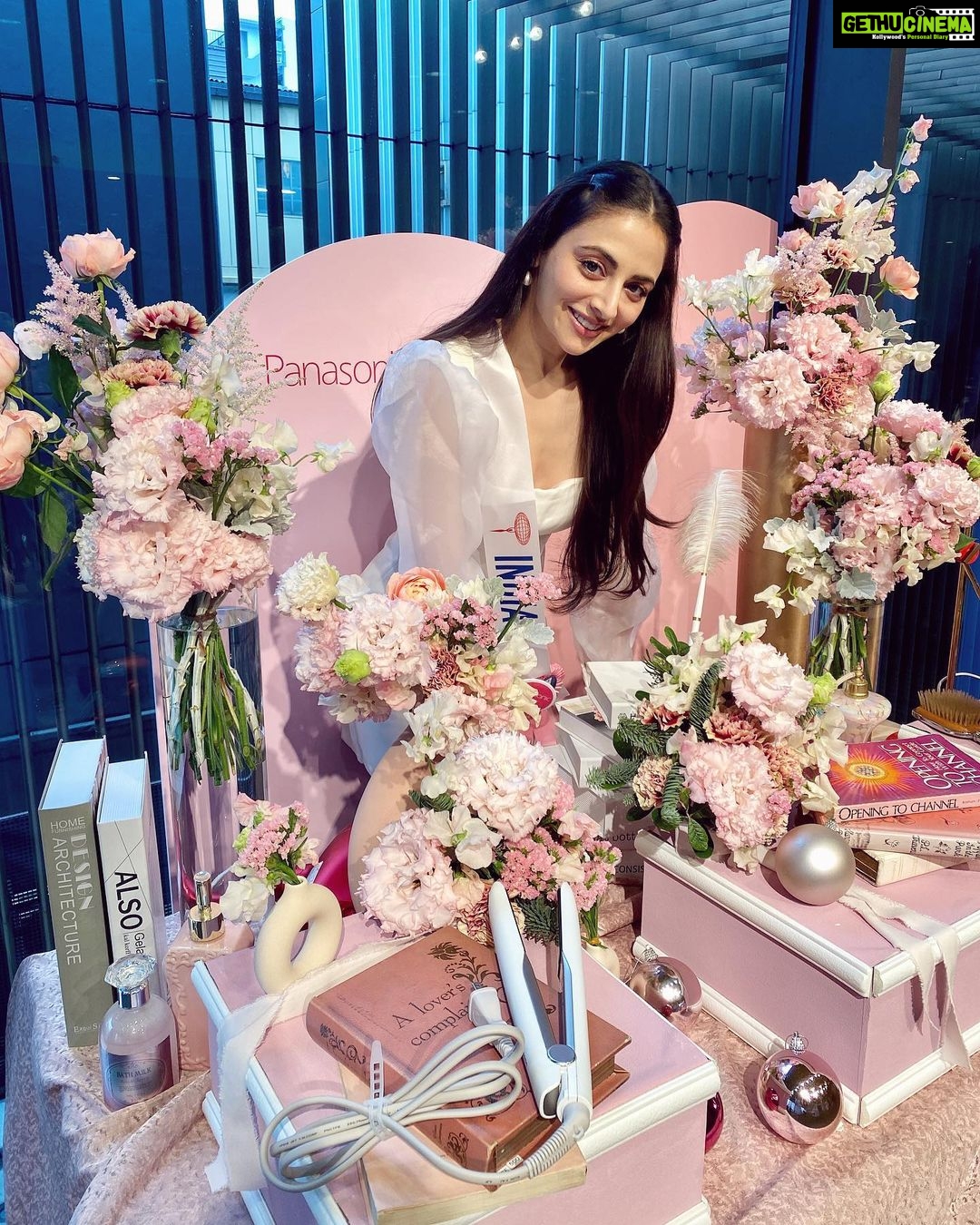 Zoya Afroz Instagram - Happier than ever :) Thankyou Panasonic for these wonderful gift hampers💕 can’t wait to use them real soon! @panasonicbeauty_mibp @missinternationalofficial #nanoedryer #nanoe #panasonicbeauty #misspanasonic2022 #ad #CheerAllWomen #60thMissInternational #BeautiesForSDGs