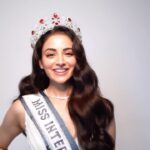 Zoya Afroz Instagram - The Day is Tomorrow, Are you ready India? 🇮🇳🤍 @missinternationalofficial @zoyaafroz Photographer: @rahuljhangiani Makeup : @khusrofarzana Hair: @daksh_hairguru Outfit : @studybyjanak @vandymehra Styled by : @lakhanisana Video and Edit: @studiodenz Camp: @manoharabeautycamp #Glamanand #MissInternational #GlamanandSupermodelindia #60thMissInternational #beautiesforsdgs