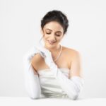 Zoya Afroz Instagram - Simplicité 🤍 ⠀⠀⠀⠀⠀⠀⠀⠀⠀⠀ Concept & Photography @priteshgawande Studio @7irisstudio Outfit @lets_vibewithgarimasharma Stylist @garimashsharma assistant @poshakhshaili Makeup artist @ssk_makeupofficial Hair styling @manishadhende