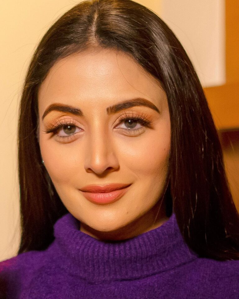 Zoya Afroz Instagram - Can I use this as my adhaar card photo? 🧐