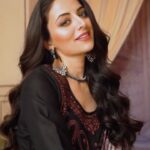 Zoya Afroz Instagram - Love this edit❤️ For : @adzione Creative director : @nishankswami Photographer: @milind_misal Videography and edit : @megapixeljourney Makeup : @yatiniam Hair : @kavita.gour.184 Stylist : @lakhanisana #indianoutfits #salwarsuits #indianjwellery #fashionstyle #zoyaafroz