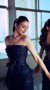Zoya Afroz Instagram - Wearing : @priakataariapuri ✨ Makeup : @khusrofarzana Hair : @varshathapa_makeup_hair Styled by : @lakhani Video and edit : @studiodenz