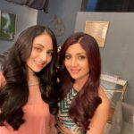 Zoya Afroz Instagram – Ab selfie pe chamkein😁✨ 
The selfie we finally took after so many shots of us taking selfies #behindtheshoot 

@theshilpashetty the shoot was super fun and chill because of you, you’re such a sweetheart ❤️