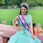 Zoya Afroz Instagram – It appears like a perfect pearl on an azure ground #tajmahal #firstwonderoftheworld 
.
.
.
Wearing : @archanakochharofficial Taj Mahal