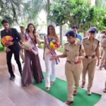 Zoya Afroz Instagram - During my homecoming I visited the The UP Police established - 24x7 Contact Center in Lucknow, called the WPL 1090 with the aim to provide opportunity to girls in UP to freely register complaints of eve-teasing or harassment. They have set up an innovative ICT based application to process and redress their complaints. 24 X 7 DEDICATED CALL CENTER FOR REDRESSAL OF HARASSMENT OF WOMEN IN UTTAR PRADESH Bravooooo 👏🏻👏🏻👏🏻 Salute to UP police for this initiative! This community engagement initiative of WCSO is headed by Neera Rawat, ADG, UP Police. Such a powerful lady! Honoured to have met & be felicitated by you ma’am 🙏🏼 And as you advised I will continue to spread awareness about women’s safety and how we all need to come together for change to happen. . . . #humforher #farqpadtahai #WCSO #womenssafety #womenempowerment #uppolice #uttarpradesh #lucknow #india @wpl1090 Women Power Line 1090