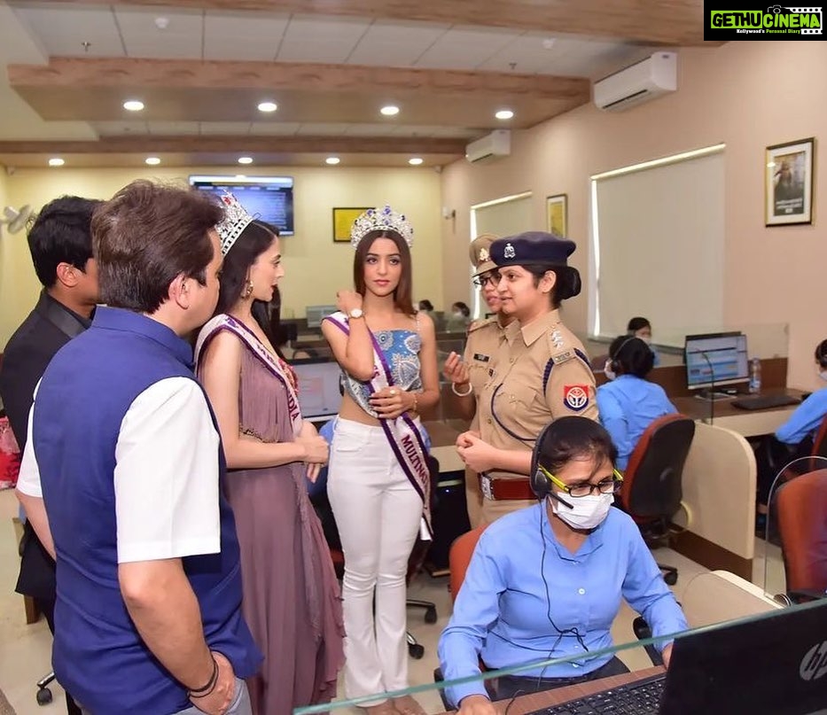 Zoya Afroz Instagram - During my homecoming I visited the The UP Police established - 24x7 Contact Center in Lucknow, called the WPL 1090 with the aim to provide opportunity to girls in UP to freely register complaints of eve-teasing or harassment. They have set up an innovative ICT based application to process and redress their complaints. 24 X 7 DEDICATED CALL CENTER FOR REDRESSAL OF HARASSMENT OF WOMEN IN UTTAR PRADESH Bravooooo ππ»ππ»ππ» Salute to UP police for this initiative! This community engagement initiative of WCSO is headed by Neera Rawat, ADG, UP Police. Such a powerful lady! Honoured to have met & be felicitated by you maβam ππΌ And as you advised I will continue to spread awareness about womenβs safety and how we all need to come together for change to happen. . . . #humforher #farqpadtahai #WCSO #womenssafety #womenempowerment #uppolice #uttarpradesh #lucknow #india @wpl1090 Women Power Line 1090