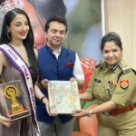 Zoya Afroz Instagram - During my homecoming I visited the The UP Police established - 24x7 Contact Center in Lucknow, called the WPL 1090 with the aim to provide opportunity to girls in UP to freely register complaints of eve-teasing or harassment. They have set up an innovative ICT based application to process and redress their complaints. 24 X 7 DEDICATED CALL CENTER FOR REDRESSAL OF HARASSMENT OF WOMEN IN UTTAR PRADESH Bravooooo 👏🏻👏🏻👏🏻 Salute to UP police for this initiative! This community engagement initiative of WCSO is headed by Neera Rawat, ADG, UP Police. Such a powerful lady! Honoured to have met & be felicitated by you ma’am 🙏🏼 And as you advised I will continue to spread awareness about women’s safety and how we all need to come together for change to happen. . . . #humforher #farqpadtahai #WCSO #womenssafety #womenempowerment #uppolice #uttarpradesh #lucknow #india @wpl1090 Women Power Line 1090