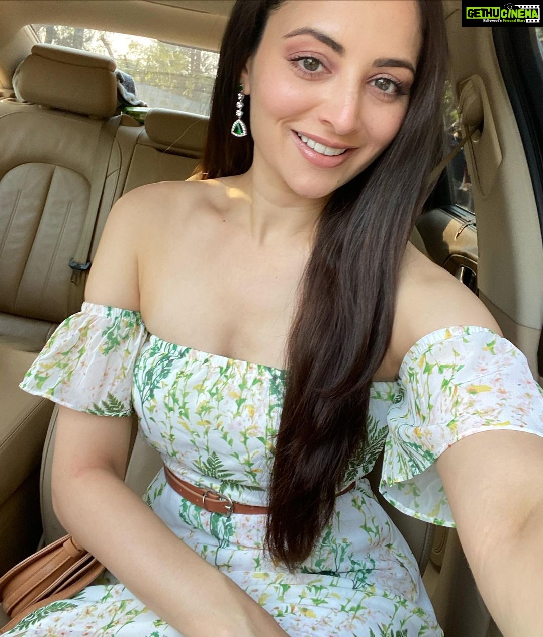 Zoya Afroz Instagram - Find no reason to keep that smile on your face ☀️🌈