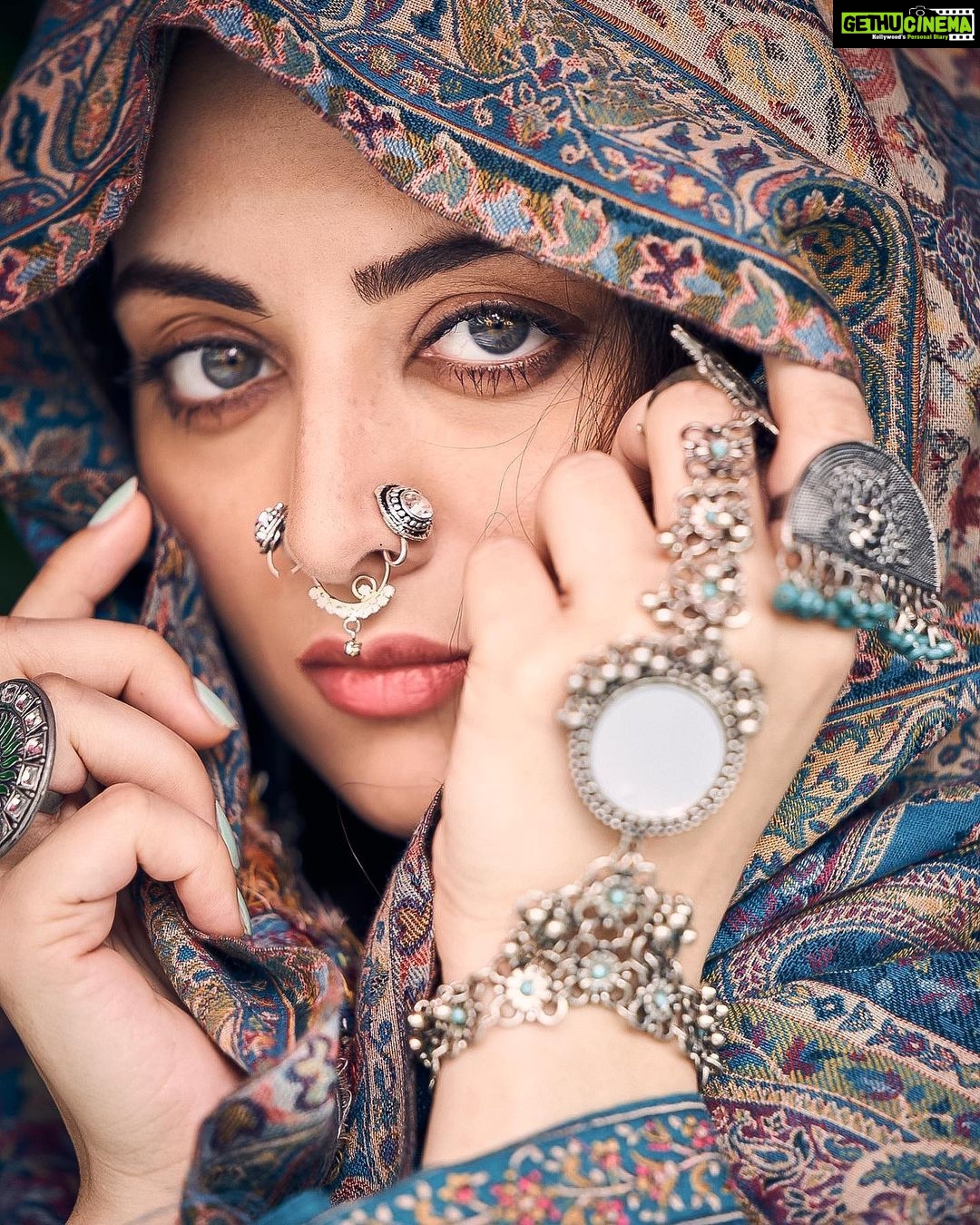 Zoya Afroz Instagram - Storm in her eyes peace in her smile✨ . . . Creative director : @nishankswami @adzione Agency : @belinnimanagement Makeup : @unaid_ansari Styling : @lakhanisana