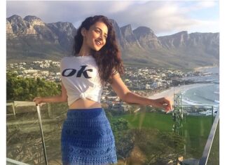 Zoya Afroz Instagram - Throwback to when I visited this beautiful place 💙 Yes I had to repost my own picture cuz I can’t find it ! 😝 Clifton Beach
