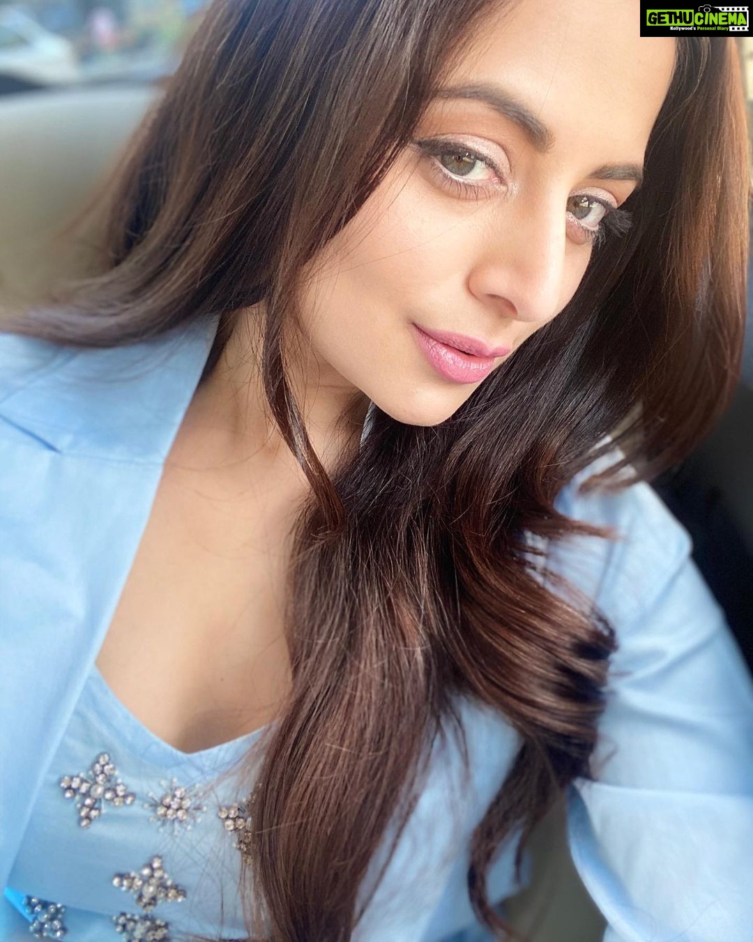 Zoya Afroz Instagram - Can’t choose won’t choose 🌈✨⛈