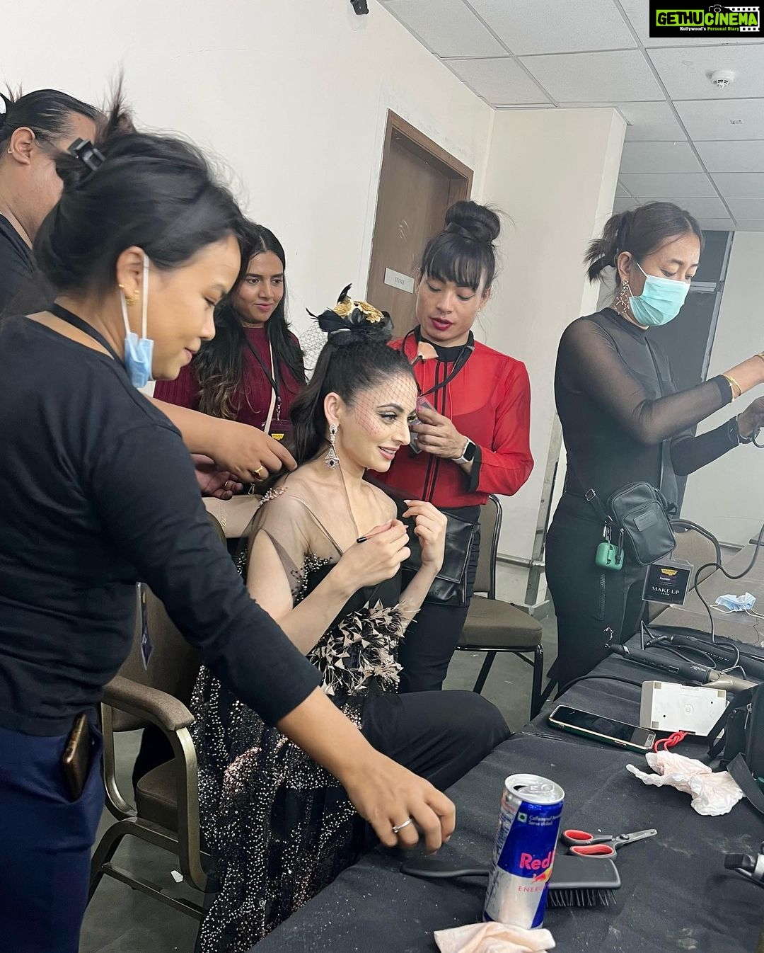 Zoya Afroz Instagram - Backstage madness ⚡️⚡️⚡️ Showstopper for my fav @priakataariapuri for #banglorefashionweek