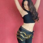 Zoya Afroz Instagram - Shakira is my belly dance teacher. I mean The Shakira 😬💃🏻💃🏻 #bellydance #shakira #hipsdontlie #dance #whattodoinquarantine @shakira