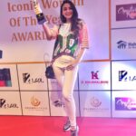 Zoya Afroz Instagram - @habitatforhumanity #iconicwomenofyearawards2020