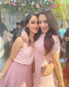 Zoya Afroz Instagram - Issa vibe 🌸💖