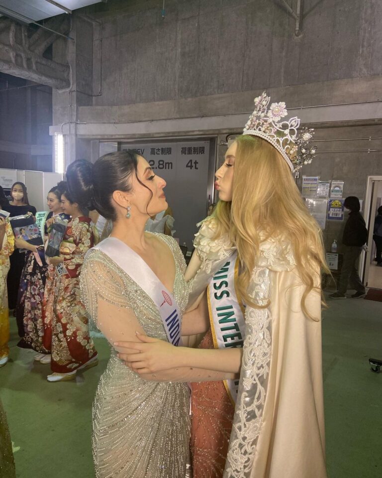 Zoya Afroz Instagram - Congratulations @jasminselberg 💖💖💖💖 teary eyed but I am so so happy for you! You are and will forever be my Cinderella Gown by my biggest cheerleader: @officialsaishashinde thank you for everything ❤️ And India it has been an honour representing you!🇮🇳 Lots of love Miss India international 2021-2022 Zoya Afroz