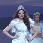 Zoya Afroz Instagram - Loved being your Showstopper 💛⚡️⚡️⚡️ @justlikethatbyanju @fdciofficial ⠀⠀⠀⠀⠀⠀⠀⠀⠀⠀⠀⠀ ⠀⠀⠀⠀⠀⠀⠀⠀⠀⠀⠀⠀ ⠀⠀⠀⠀⠀⠀⠀⠀⠀ @makeoversbychetnachhabra @euphoric4 @sidraghuvanshiii @nishankh_sainani @6degreeplatform @mishipunjabi #lmifw #myfashionmytribe #missindia #showstopper #fashionshow Delhi, India