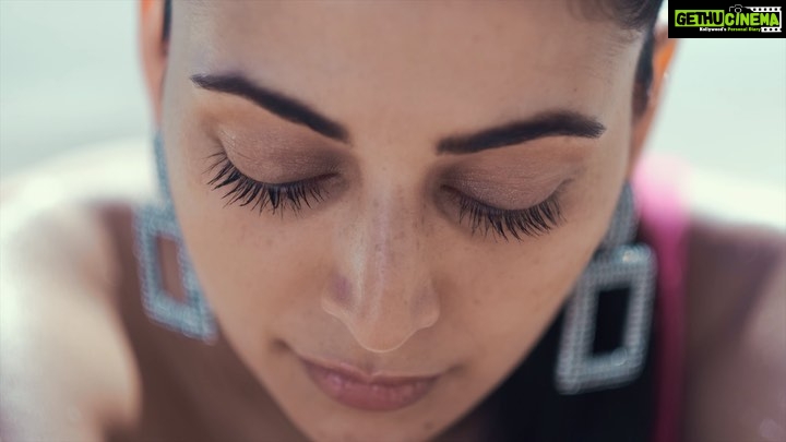 Zoya Afroz Instagram - Just a little taste of what’s to come for the next decade... The Kingfisher calendar turns 18 Western Cape, St Africa Stylist: Allia al Rufai MakeUp: Kapil Bhalla Hair: Marianna Mukuchyan Production: Viva Prodns, Mumbai/ 2 Productions, Cape Town . . Video: @dosamigoscreates CT . . . #photography #photographer #fashion #fashionphotography #fashionphotographer #capetown #westerncape #southafrica #swimsuit #bikini #swimsuitcalendar #glamour #glamourphoto #glamourphotography #kingfishercalendar #beauty #models #instagood #instafashion #instadaily #pictureoftheday #funtimes #thecoolhunter